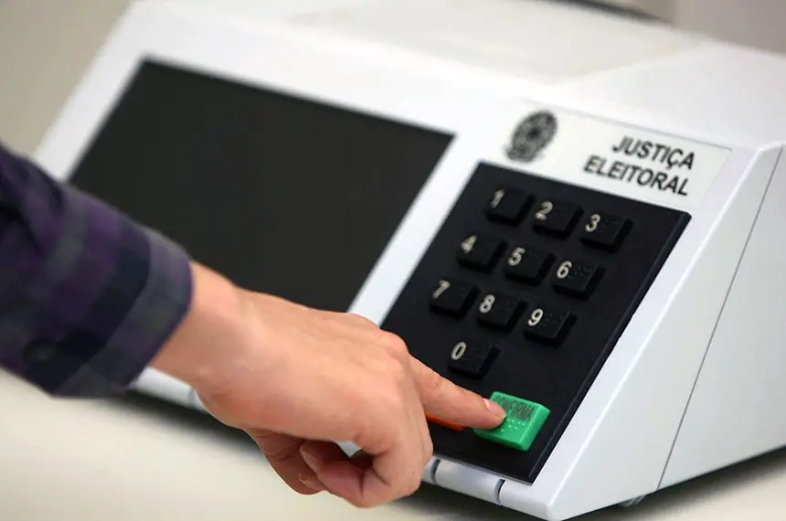 Mais de 17 mil urnas no TRE-GO foram lacradas com público zero. O procedimento, que exige testes rigorosos e camadas de…