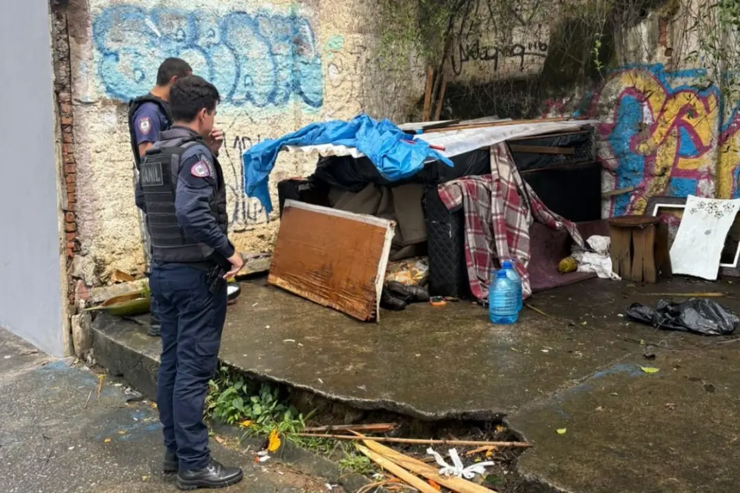 Homem de 53 anos, que vivia em situação de rua na Vila Nair, conseguiu deixar esse lugar em Pindamonhangaba com o apoio…