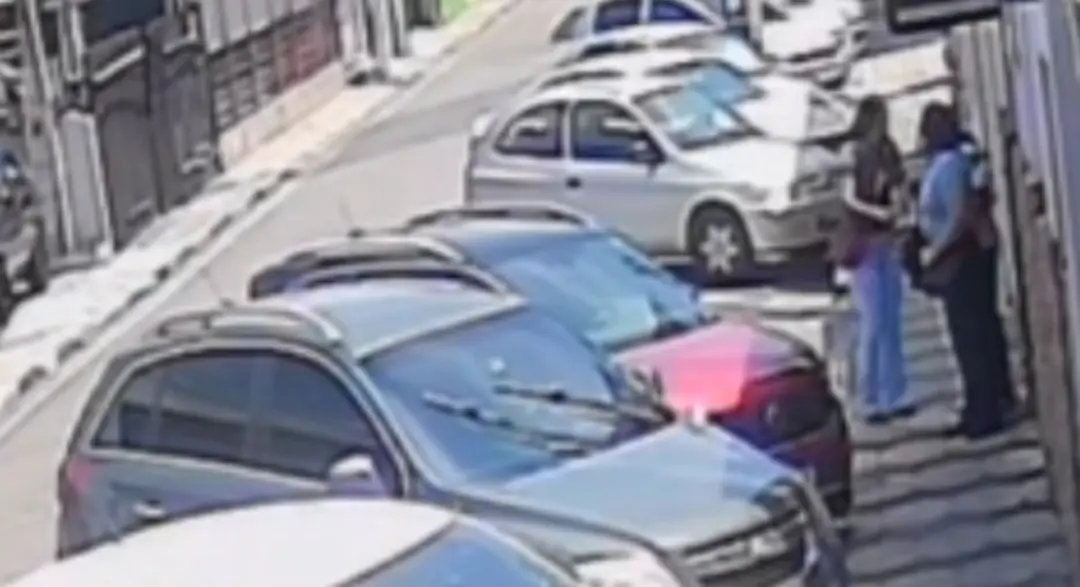 Mogi das Cruzes, mulher de 64 anos, teve bolsa com mais de R$ 1 mil furtada após cair em golpe. A atitude de devolver u…