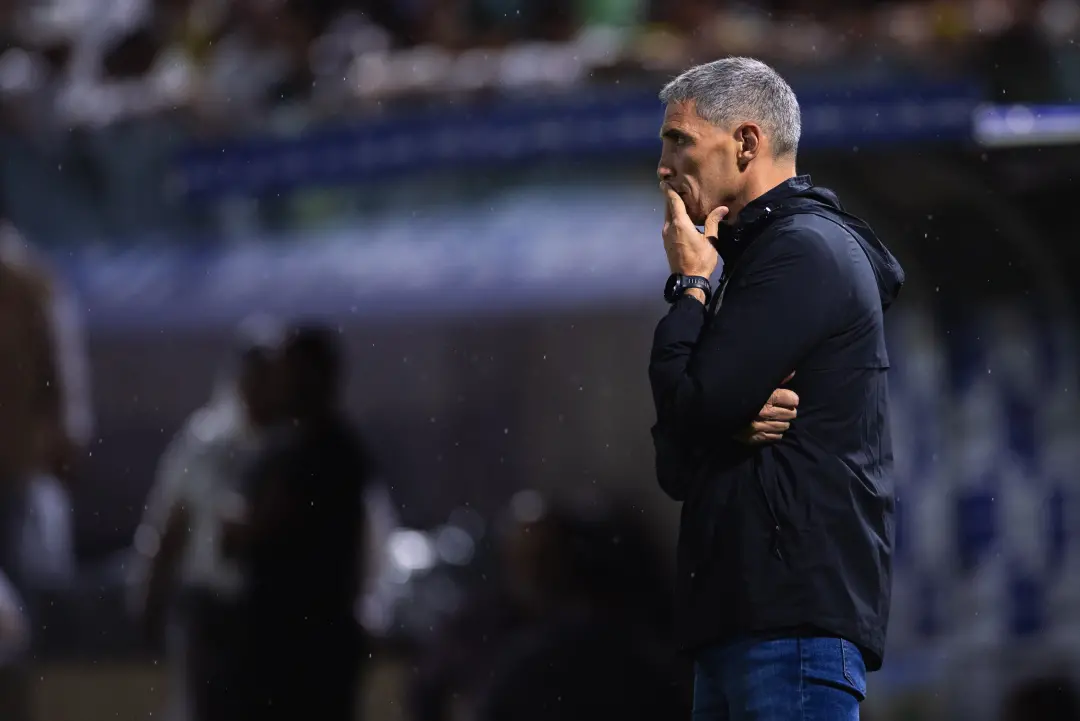 Vojvoda, técnico do Racing, falou que entendeu a demissão após 13 jogos. Ele disse que aceitou a decisão do clube sobre…