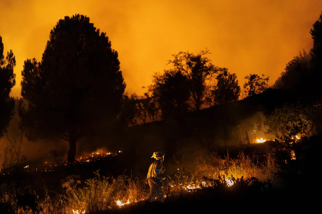 275 mil hectares queimados, o Ministério do Interior prorrogou a campanha contra incêndios até 31 de outubro, pois o an…