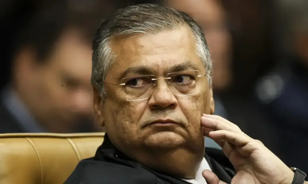 Ministro Dino derrubou parte de decisão do TSE que mandava remover publicações sobre Flávio Bolsonaro e Nossa Senhora A…