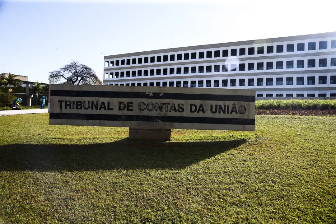 Edital milionário para equipamentos hospitalares em município teve exigência de certificação rara que favorecia uma emp…