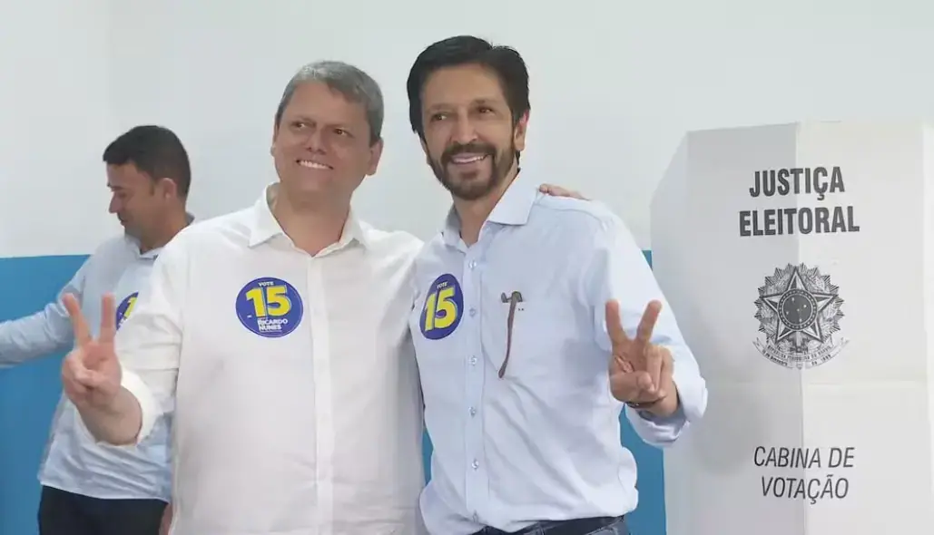 TRE-SP proibiu propaganda de Tarcísio de Freitas com Ricardo Nunes. O colegiado entendeu que Nunes usou o cargo de pref…