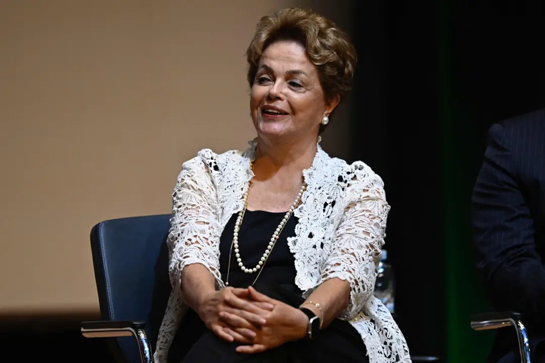 Dilma Rousseff e Roberto Requião lideraram as pesquisas de intenção de voto para o Senado em 2018, no Paraná e em Minas…