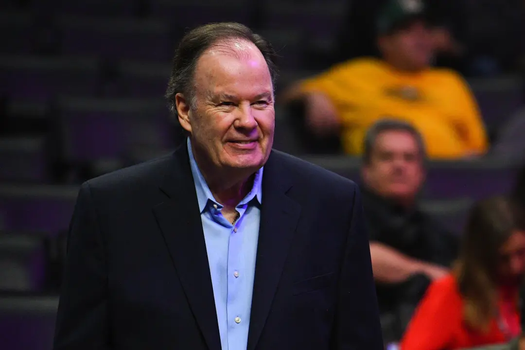 Dennis Haskins, o ator conhecido por ser o diretor Belding em Salvados por la campana, faleceu com 75 anos em Burbank, …
