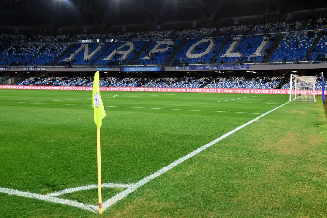 Napoli aprovou 200 milhões de euros para reformar o Stadio Maradona antes da Euro 2032. Ver essa estrutura antiga sendo…