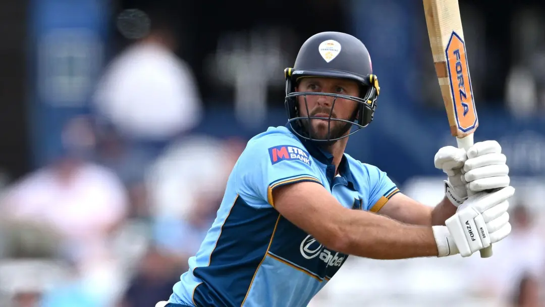Ross Whiteley assina contrato de um ano com os Derbyshire Falcons. Ele fez 20 aparições e anotou 288 pontos no T20 Blas…