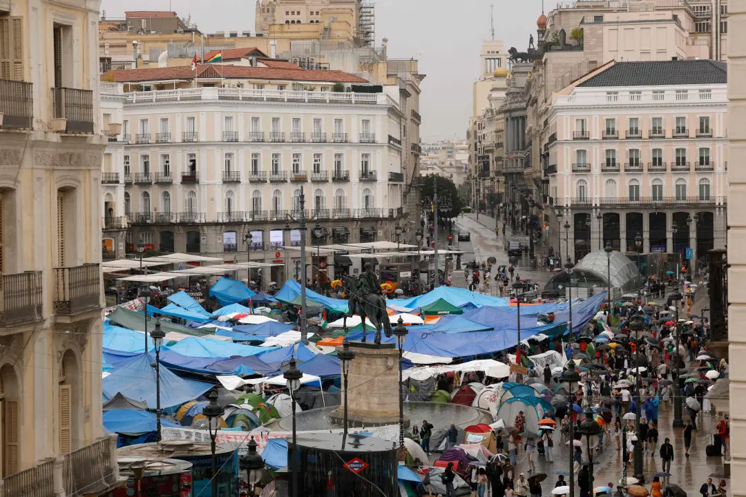 Espanha suspende despejos até 2030 e renova contratos de aluguel. A medida tenta frear a crise habitacional que gera ta…