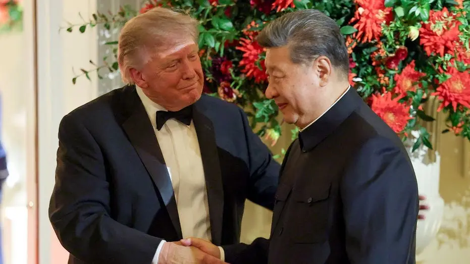 Trump recebendo Xi Jinping em D.C. com tapete vermelho, um contraste forte com anos de falas americanas sobre espionage…