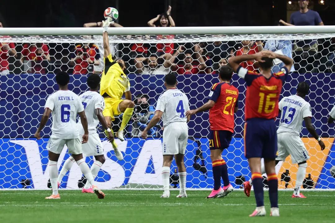 Vozinha, o goleiro, disse que preferia a vida que tinha antes de alcançar a fama mundial. Três meses após brilhar no fu…
