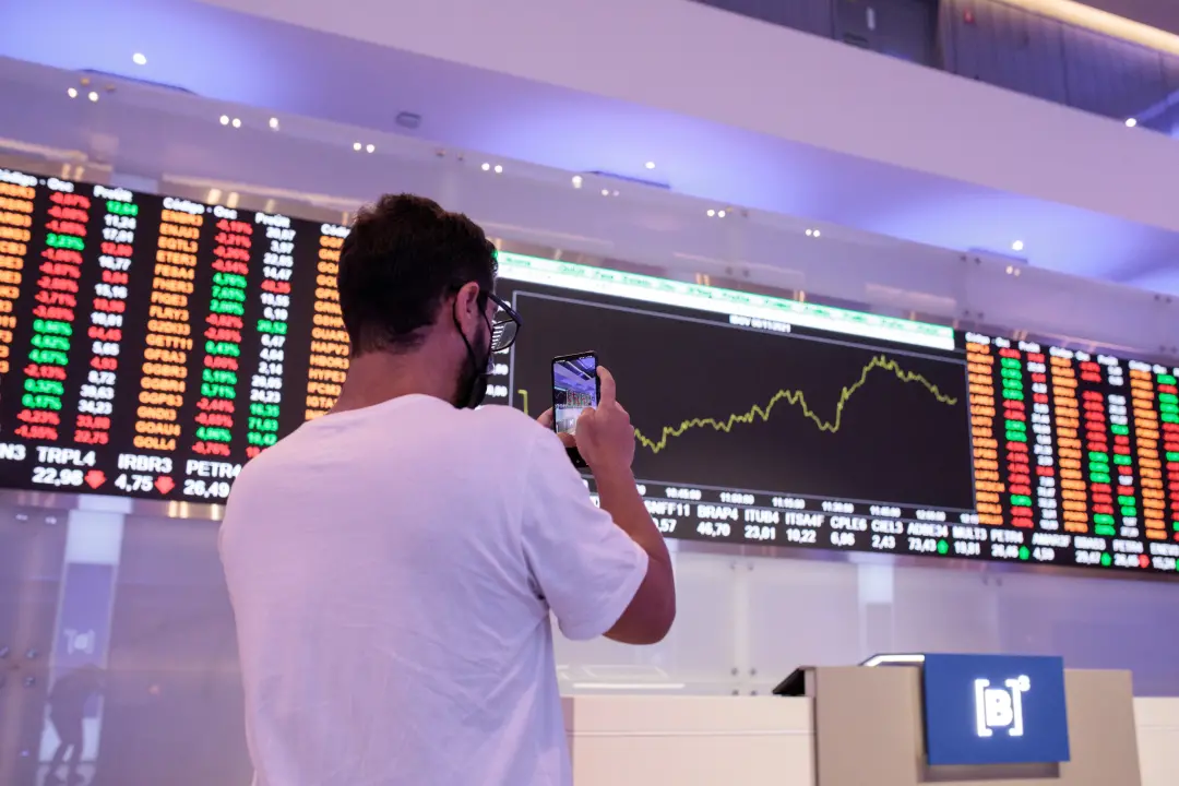 Índice do medo da bolsa brasileira chegou à máxima histórica em 2024. Essa volatilidade reflete a incerteza do tempo po…