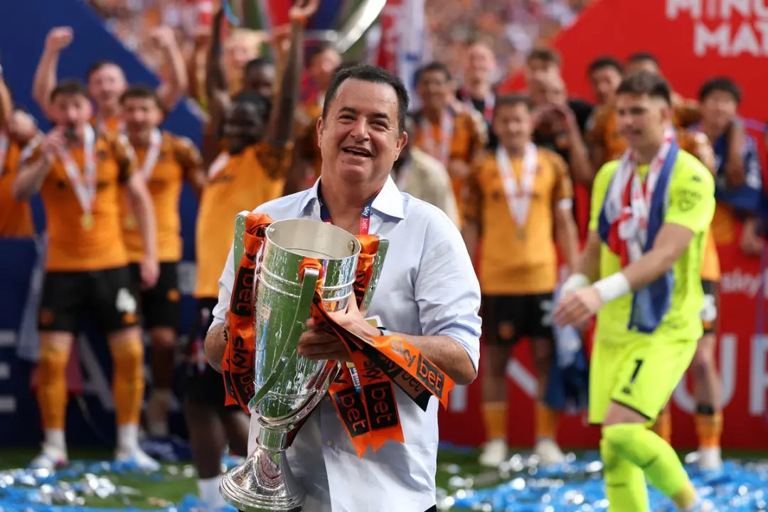 Acusação de Fair Play financeiro contra o Manchester City é tão grave quanto doping olímpico, diz dono do Hull City. Se…