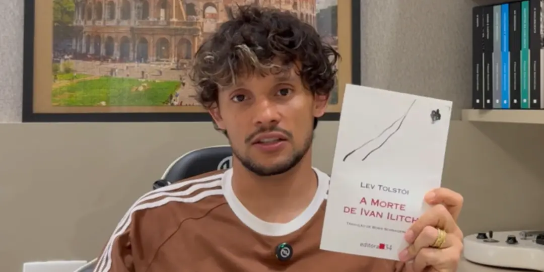 Gustavo Scarpa, jogador do Atlético MG, indicou livros como A Morte de Ivan Ilitch, e a obra subiu ao primeiro lugar da…