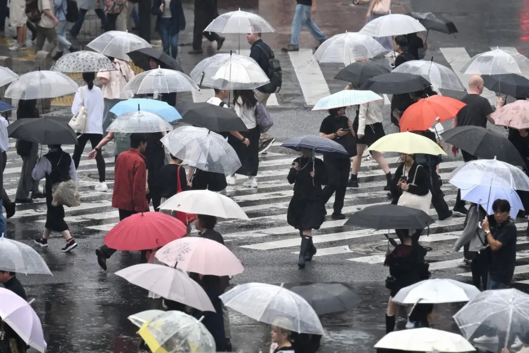 Tóquio registra 34 dias seguidos de chuva, a maior sequência desde 1886. O clima mais quente ligado ao El Niño intensif…