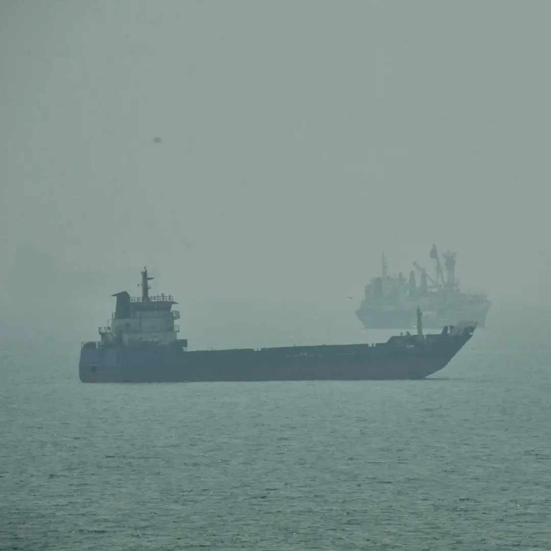 Mais navios passando pelo Estreito de Ormuz enquanto a oferta global de petróleo segue abaixo da demanda. Essa confianç…