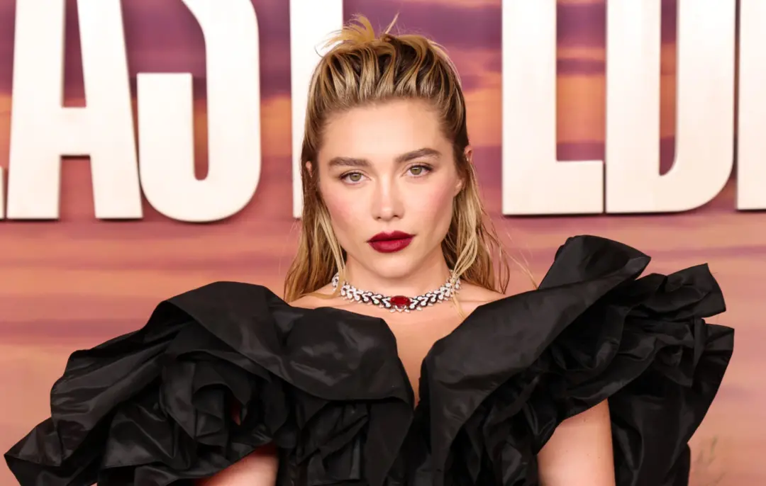 Florence Pugh falou sobre as alegações de agressão sexual contra uma mulher por sete membros de uma fraternidade em Cor…