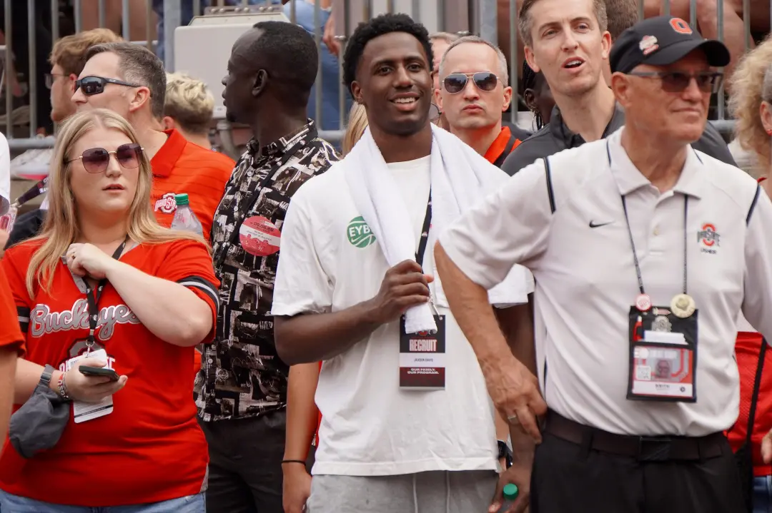 Jaxson Davis, armador de quatro estrelas, anunciou o compromisso com a Ohio State em 18 de setembro. A afinidade constr…