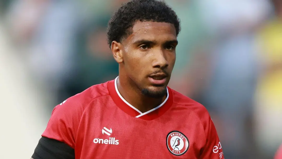 Elijah Morrison assinou contrato até 2028 no Bristol City. Um talento com potencial, e manter juventude no clube é semp…
