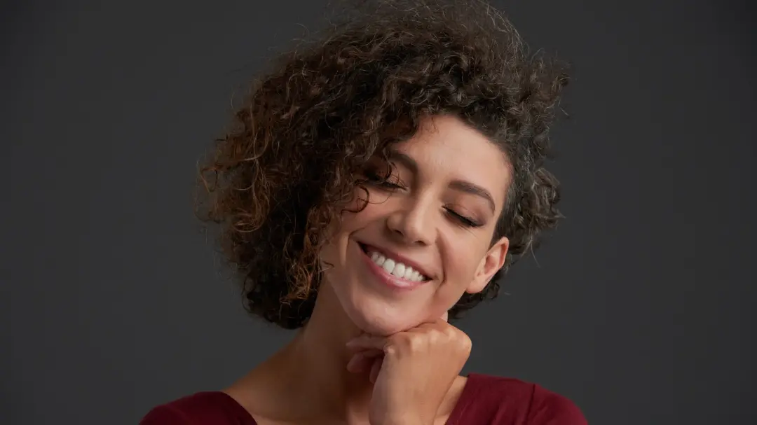 Faceta, novo sorriso exige cuidados específicos. A cirurgiã-dentista Vladja Torno percebeu que os produtos de higiene c…