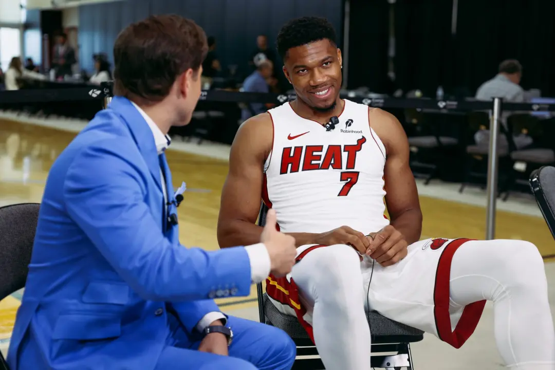 Media Day dos Miami Heat ofuscou a coletiva dos Miami Dolphins um dia depois da derrota para os Chiefs. O treinador dos…