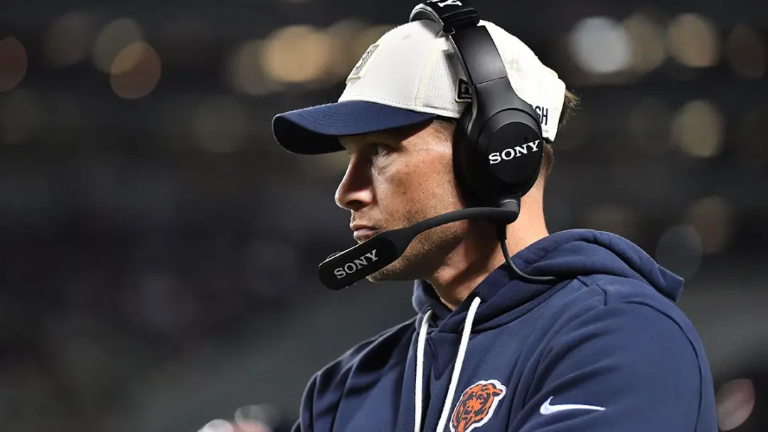 Coach Ben Johnson guiou os Bears a vencerem os Eagles por 27 a 7 no Soldier Field. O jeito que ele usou o Case Keenum f…