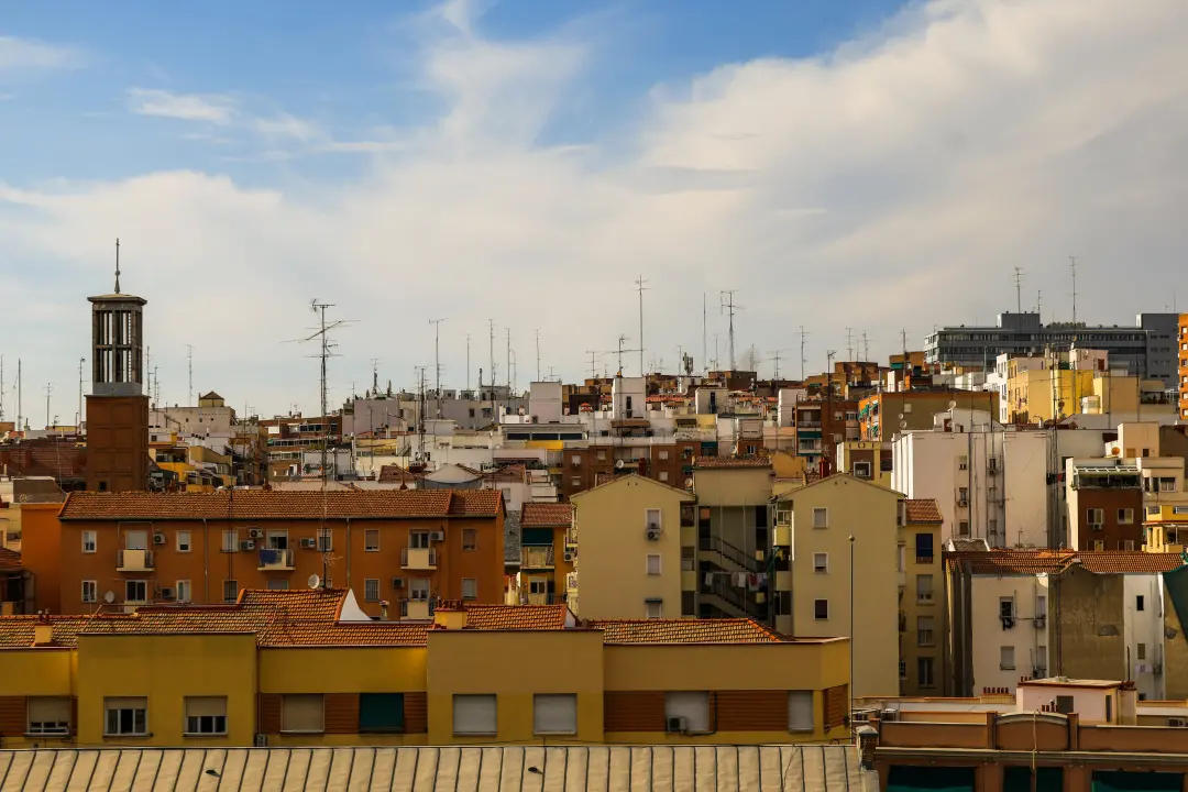 Uma mulher de 87 anos foi retirada de casa em Madrid com ajuda de antidistúrbios e helicópteros. A lei tem o terror imo…