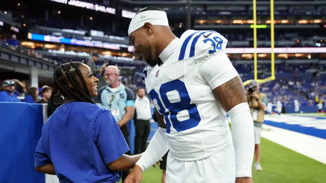 Simone Biles e Jonathan Owens estavam com roupas combinando no jogo entre Colts e Texans em Indianápolis. A escolha do …