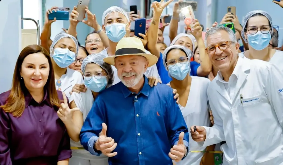 Belém, na Amazônia, recebeu a primeira cirurgia robótica oncológica do SUS. Essa tecnologia, que é menos invasiva, most…