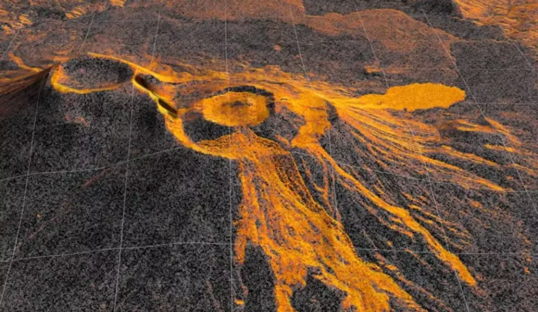 Krasheninnikov, vulcão russo, entrou em erupção em julho de 2025 após 500 anos de silêncio. O evento seguiu um terremot…