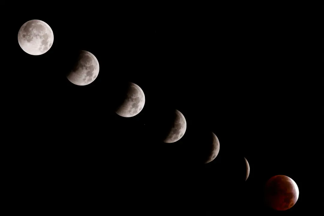Lua cheia em 26 de outubro, às 1h12 no horário de Brasília. A mudança de fases, como a Lua nova em 10 de outubro, mostr…