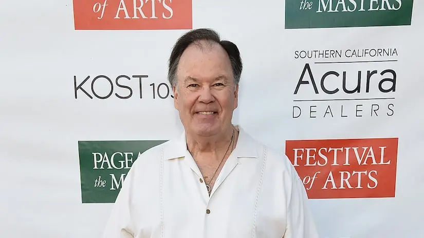 Dennis Haskins, que interpretava o Diretor Richard Belding em Saved by the Bell, faleceu aos 75 anos. É um vazio na mem…