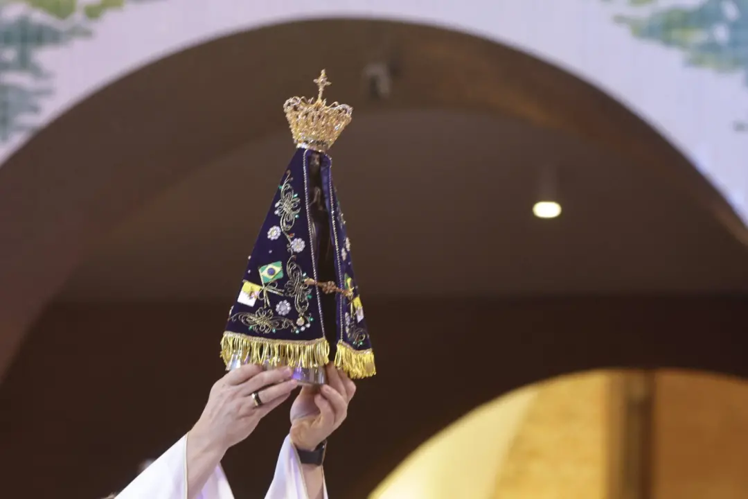 Flavio Bolsonaro tem boato de querer tirar Nossa Senhora Aparecida de padroeira do Brasil, mas isso é notícia falsa. A …
