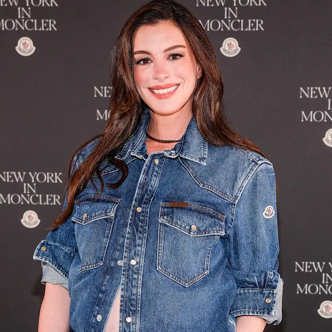 Anne Hathaway não pôde terminar o Hot Ones Challenge porque o médico dela proibiu o último molho. Acredito que a saúde …