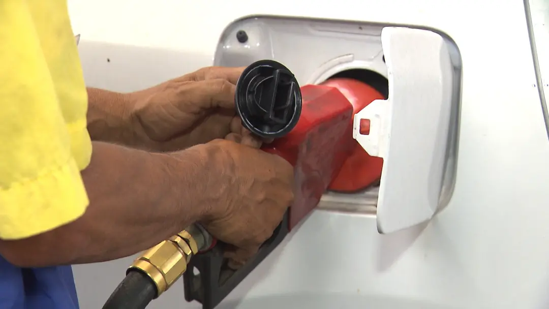 Variação de 19,53% na gasolina comum em Campina Grande, com preços entre R$ 6,35 e R$ 7,59. Essa diferença grande mostr…