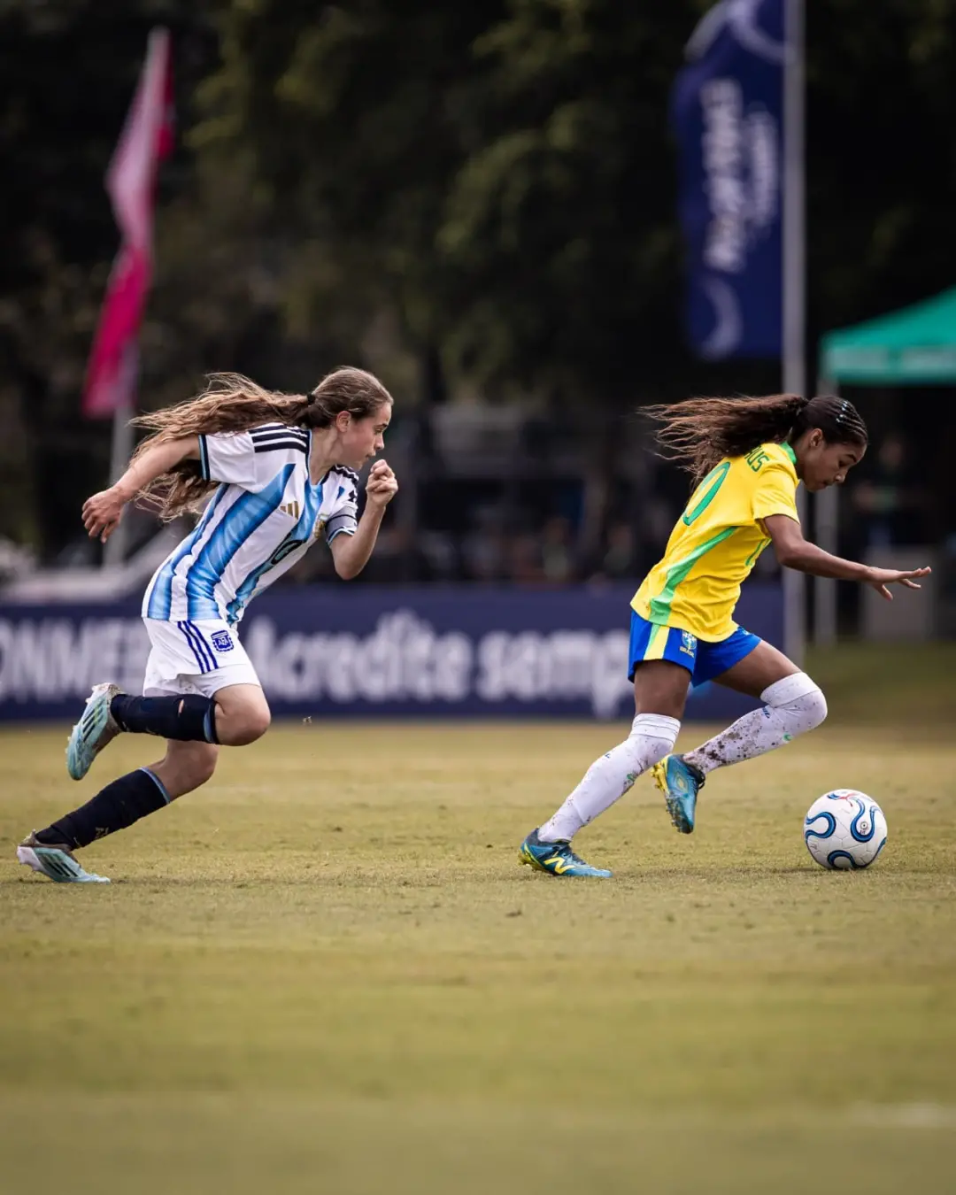 Nina Stanislaus, joia sub-15 da Seleção Feminina, chegou à Amarelinha vinda dos Estados Unidos, jogando pelo Philadelph…