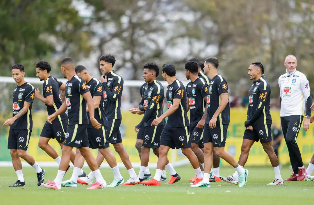Sete mudanças na escalação da Selecao para amistoso contra a Australia, segundo Ancelotti, no treino em Ballymore Stadi…