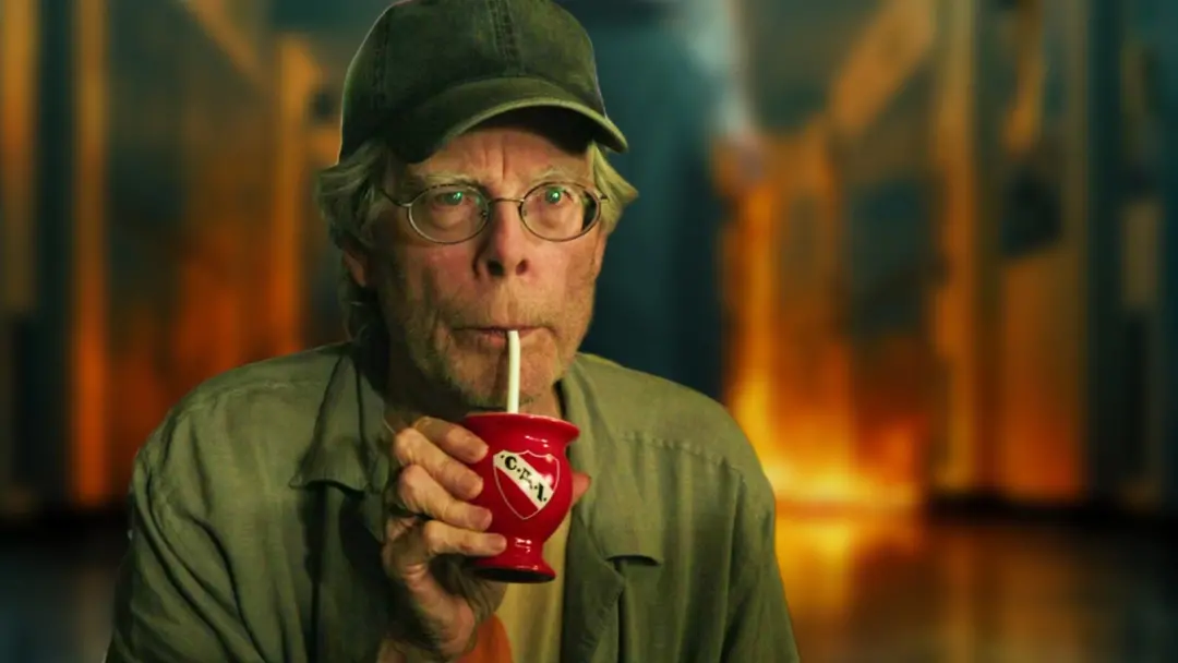 Três temporadas, o sonho de Mike Flanagan para a série de Carrie. A fonte material tá esgotada, o que complica o plano …
