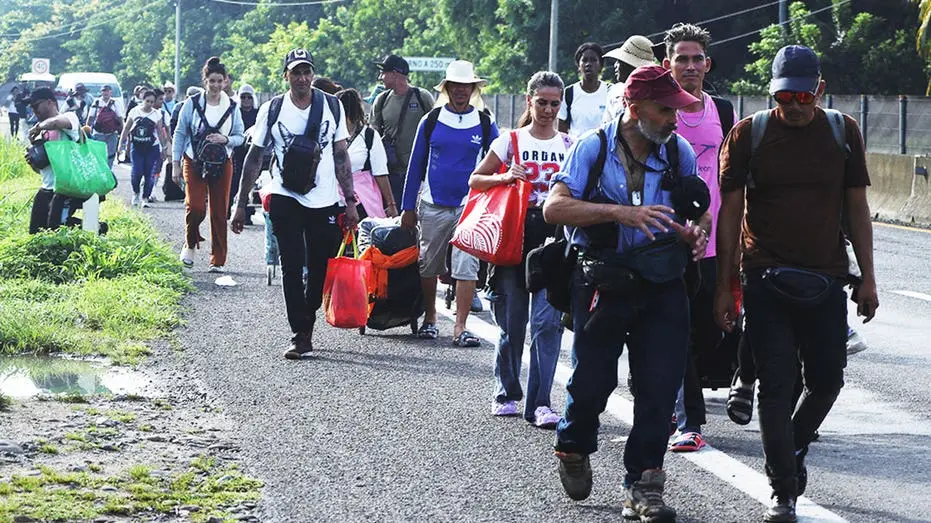 Caravana com centenas de pessoas cruzou para o México vinda de Honduras. O DHS avisou que a fronteira permanece fechada…