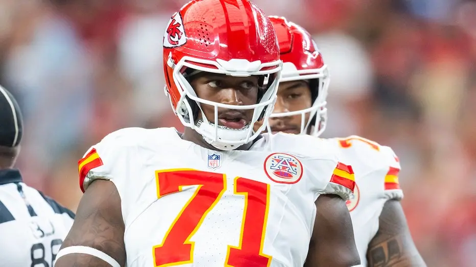 Josh Simmons, tackle esquerdo dos Kansas City Chiefs, está ausente de novo, jogando apenas oito dos vinte jogos desde s…