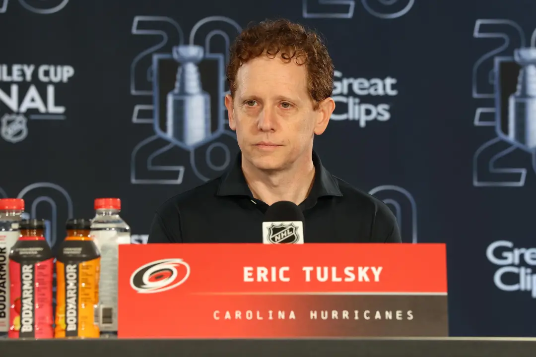 Carolina Hurricanes sem novidades na coletiva antes da abertura da temporada. Tulsky confiante no retorno do time, mas …