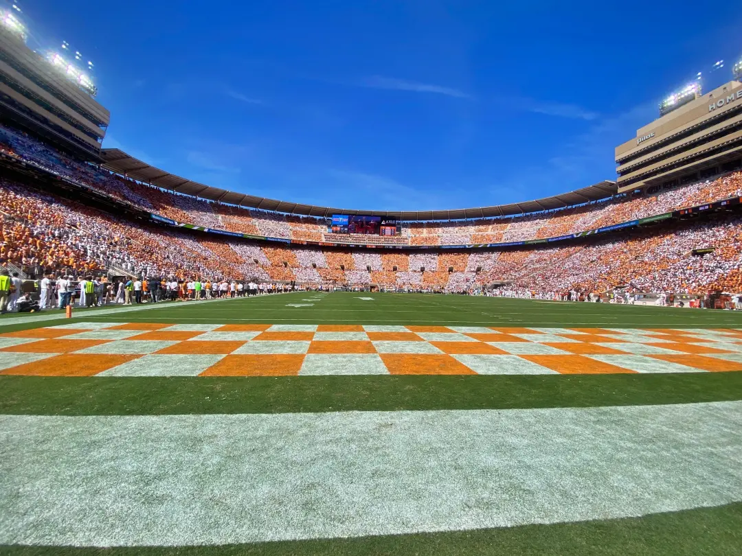 Zion Dobson, zagueiro de quatro estrelas, visitou Tennessee na semana 4, onde o Texas venceu por 20 a 17. Acho importan…
