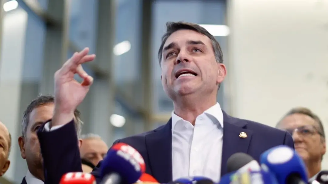Flávio Bolsonaro pediu cassação da chapa de Lula e Alckmin por suposto abuso de poder no Ministério da Cultura. Uso de …