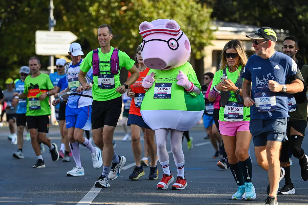 Paulo Roberto de Paula, paulista, foi o primeiro sul-americano na maratona de Berlim, chegando em 2:12:07. Ele ficou 40…