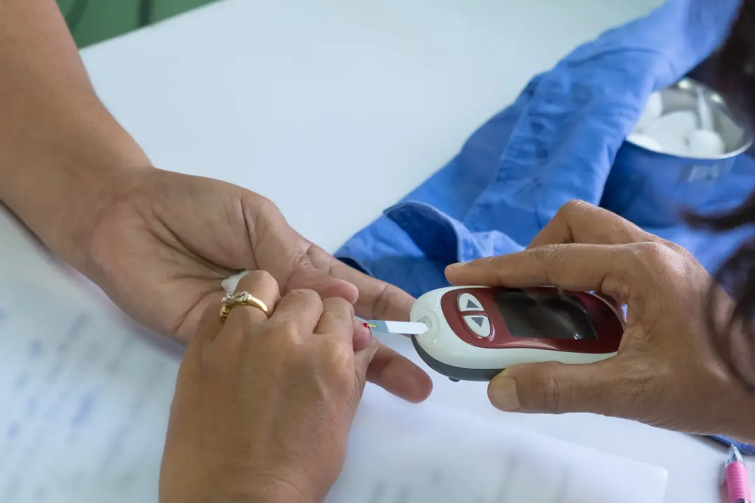 Projeto de Lei 3141/26 quer que o SUS tenha assistência integral para doenças crônicas, como diabetes e câncer. É uma m…