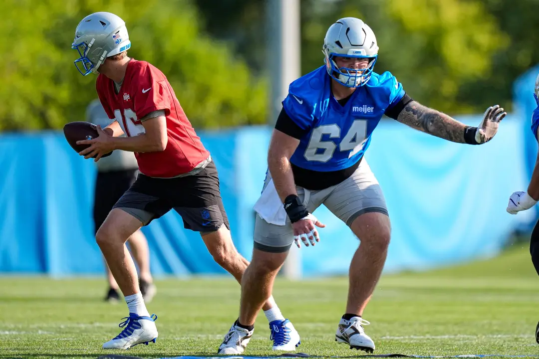 Cade Mays ainda está fora do campo, mas Amon-Ra St. Brown está OK. O Lions mirando retorno de Mays depois do bye week p…