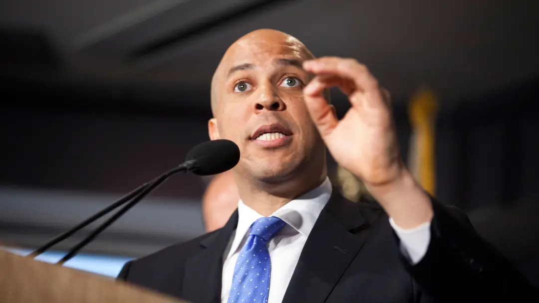 Paramount e 12 estados defenderam o acordo antitruste contra críticas do senador Booker. Argumentam que o negócio foi n…