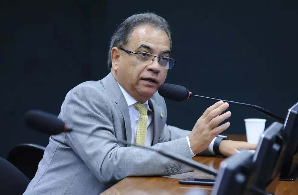 Ronaldo Fonseca renunciou à candidatura ao Senado pelo Distrito Federal para apoiar Bia Kicis e Michelle Bolsonaro. Ele…