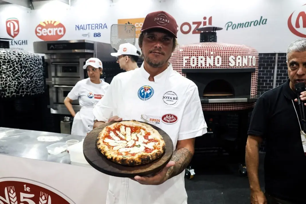 Pedro Mutz, fundador da Jotabê Pizzeria, será homenageado no Jockey Club Brasileiro, no Rio, por representar o Brasil n…