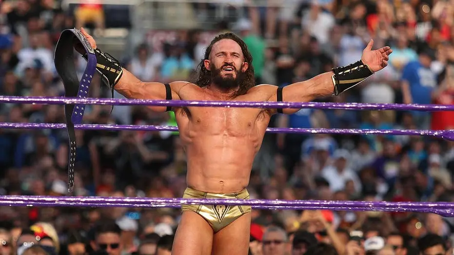 Benjamin Satterley, conhecido como Pac, foi encontrado falecido em Illinois, após atuar pelo campeonato da AEW em All O…